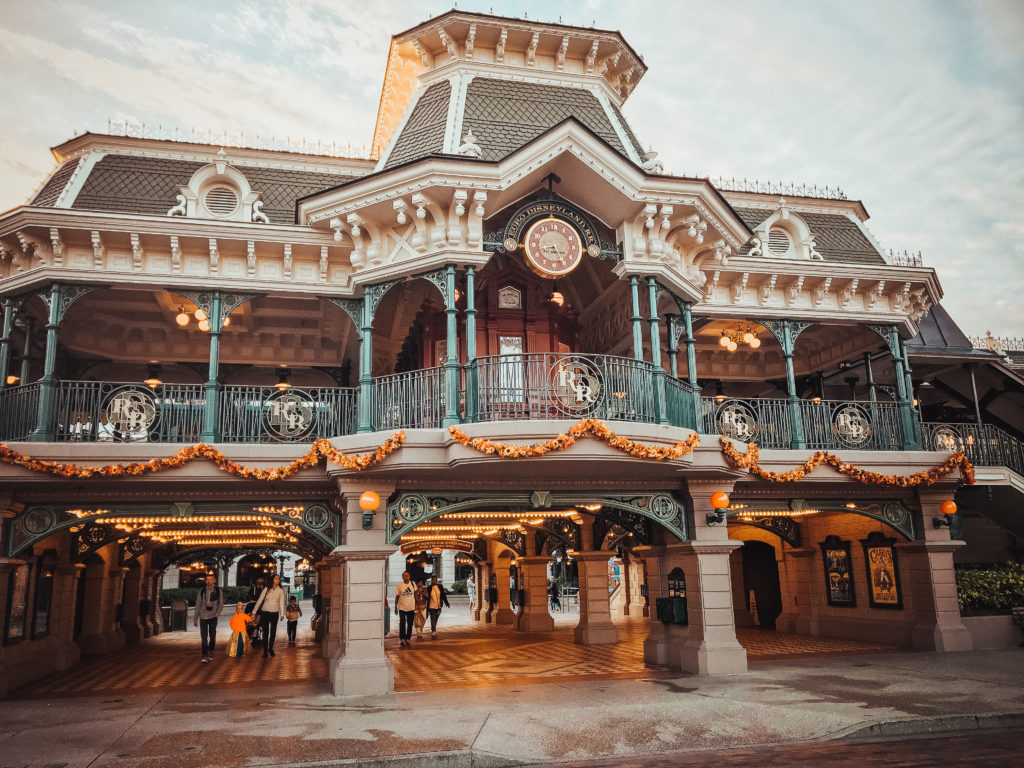 The ULTIMATE Guide to Disneyland Paris - how to do both Disneyland Paris and Walt Disney Studios in one day. Two different itineraries to help you customize your vacation and make your trip to Disneyland Paris absolutely magical #DisneylandParis #Disney #OneDayGuide #VacationGuide #DisneyMagic #TipsAndTricks #DisneyWorld #Disneyland #WaltDisney #DisneyStudios #Travel #TravelTips #TravelGuides #TipsTricks #DisneyMagic