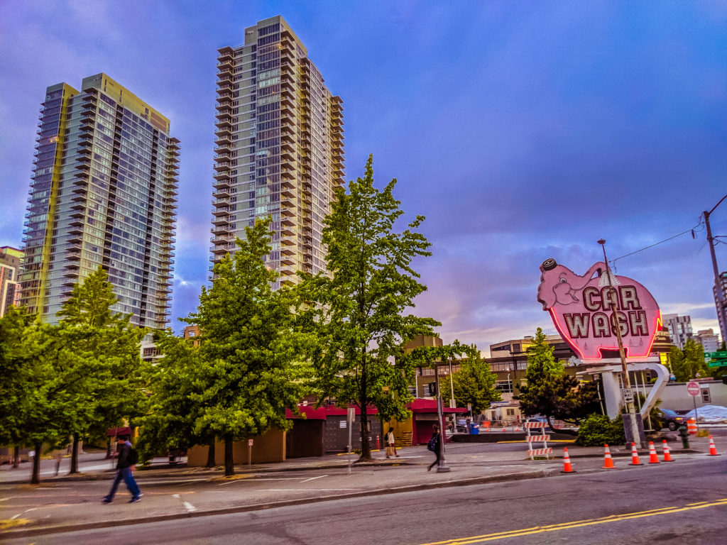 The ULTIMATE Seattle guide. Make your trip perfect by reading about what to do, where to stay and why you only need one day in Seattle. #Seattle #SeattleTrip #TravelGuide #WestCoastTravel #TravelTips