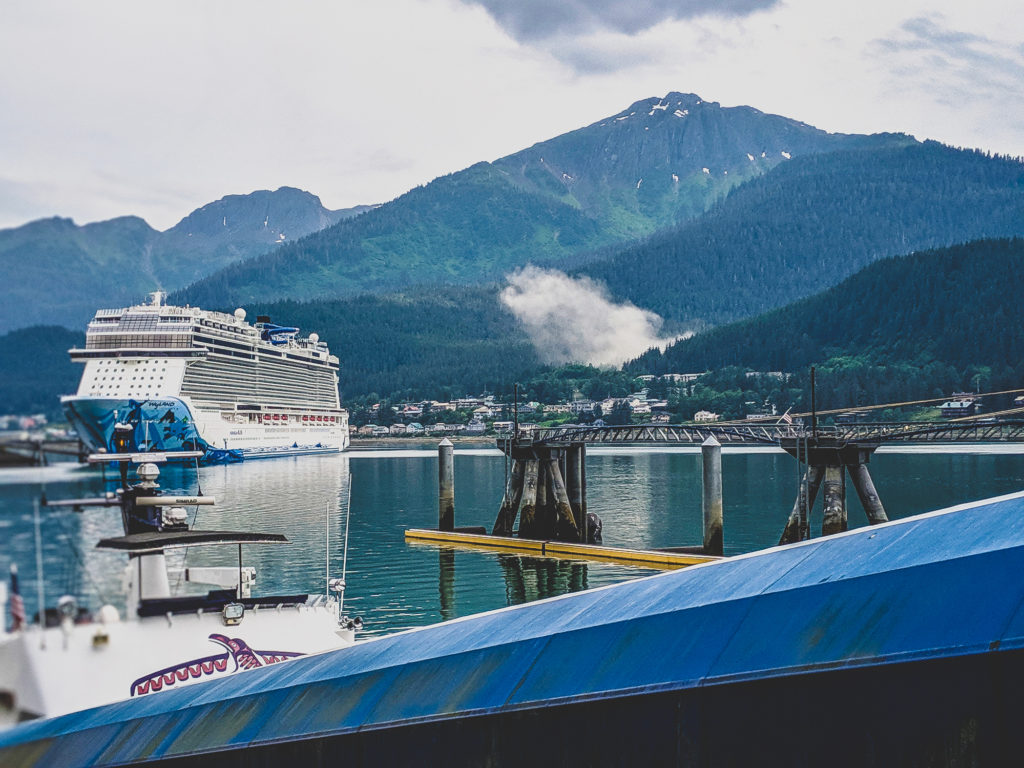 From watching wildlife to visiting glaciers, there are many things that make an Alaskan cruise special! Here are eight must-do things to make it perfect. #AlaskaCruise #Cruise #AlaskaCruiseTips #AlaskanCruiseTips