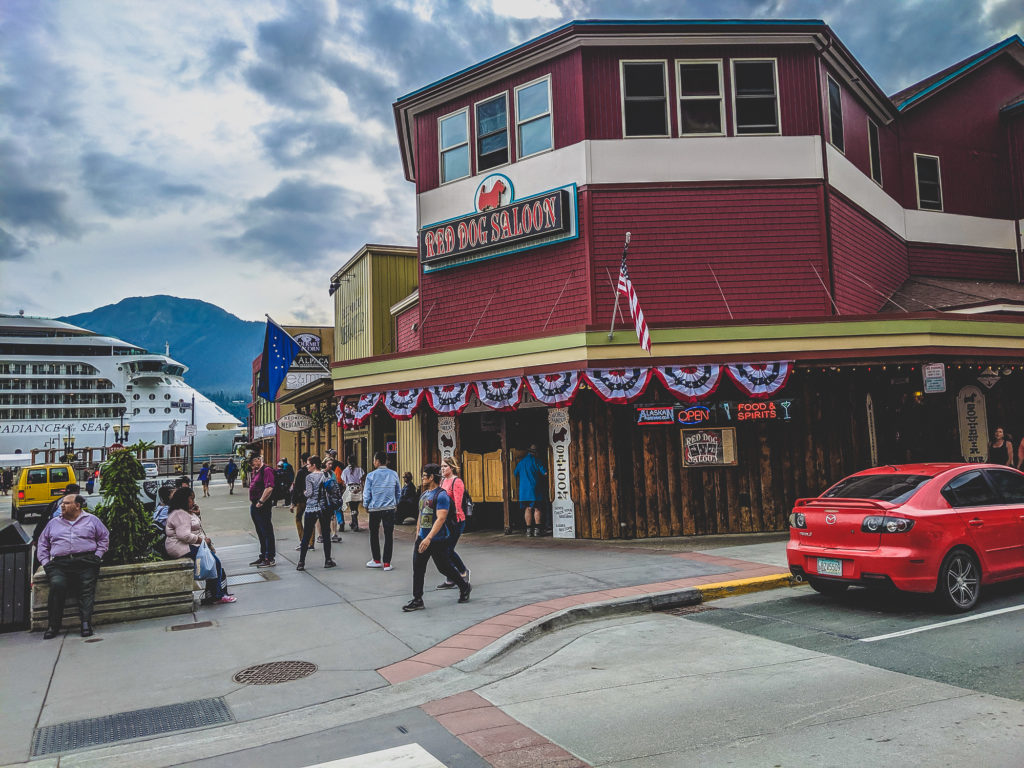 From watching wildlife to visiting glaciers, there are many things that make an Alaskan cruise special! Here are eight must-do things to make it perfect. #AlaskaCruise #Cruise #AlaskaCruiseTips #AlaskanCruiseTips